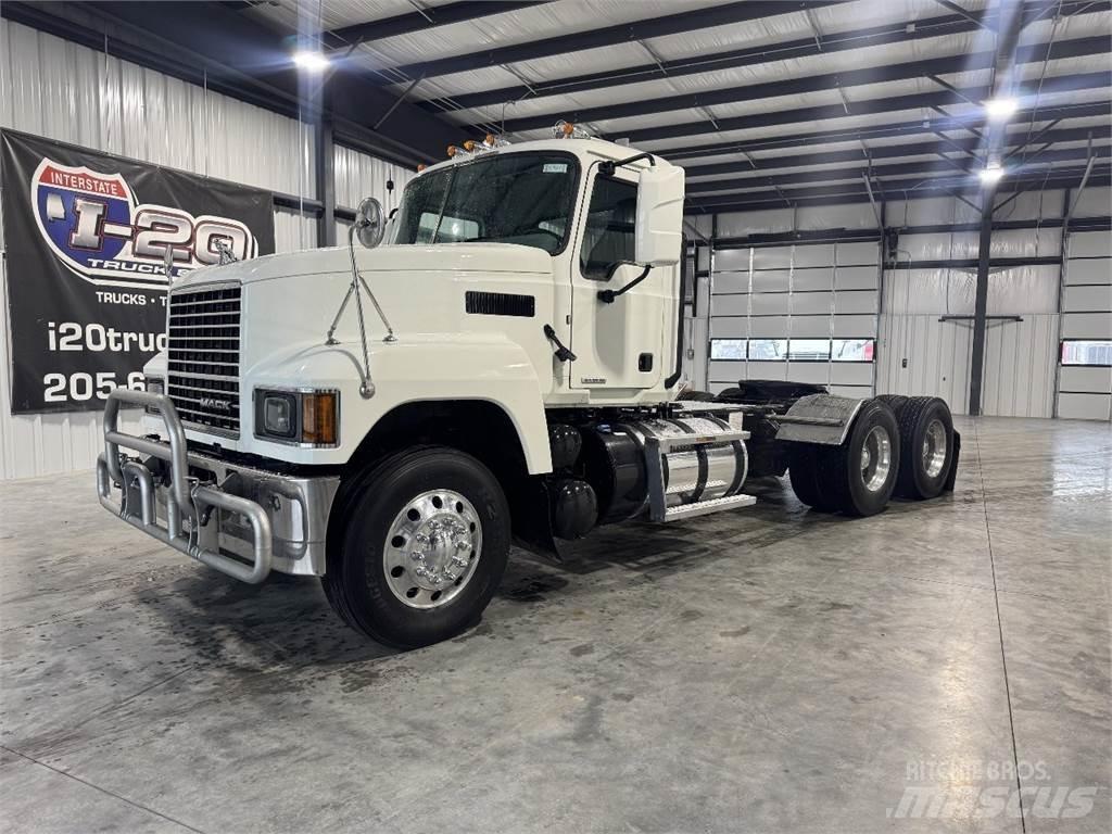 Mack Pinnacle 64T Τράκτορες