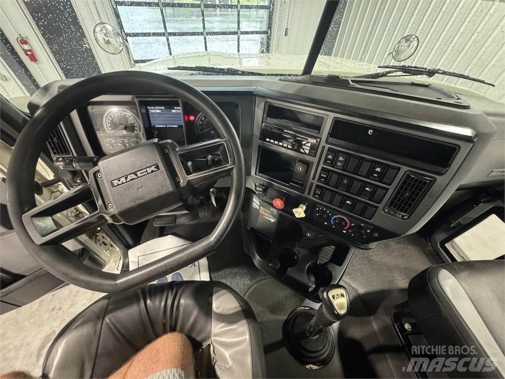 Mack Pinnacle 64T Τράκτορες