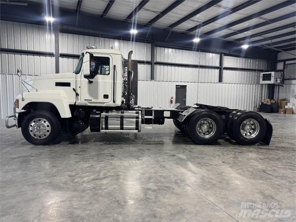 Mack Pinnacle 64T Τράκτορες