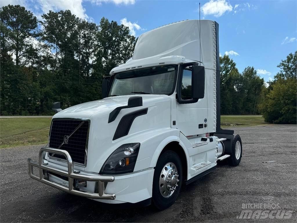 Volvo VNL42T300 Τράκτορες