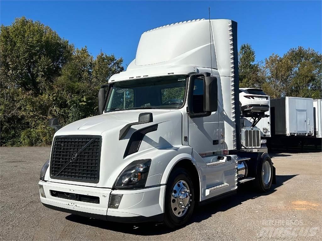 Volvo VNL42T300 Τράκτορες