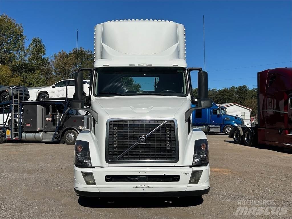 Volvo VNL42T300 Τράκτορες