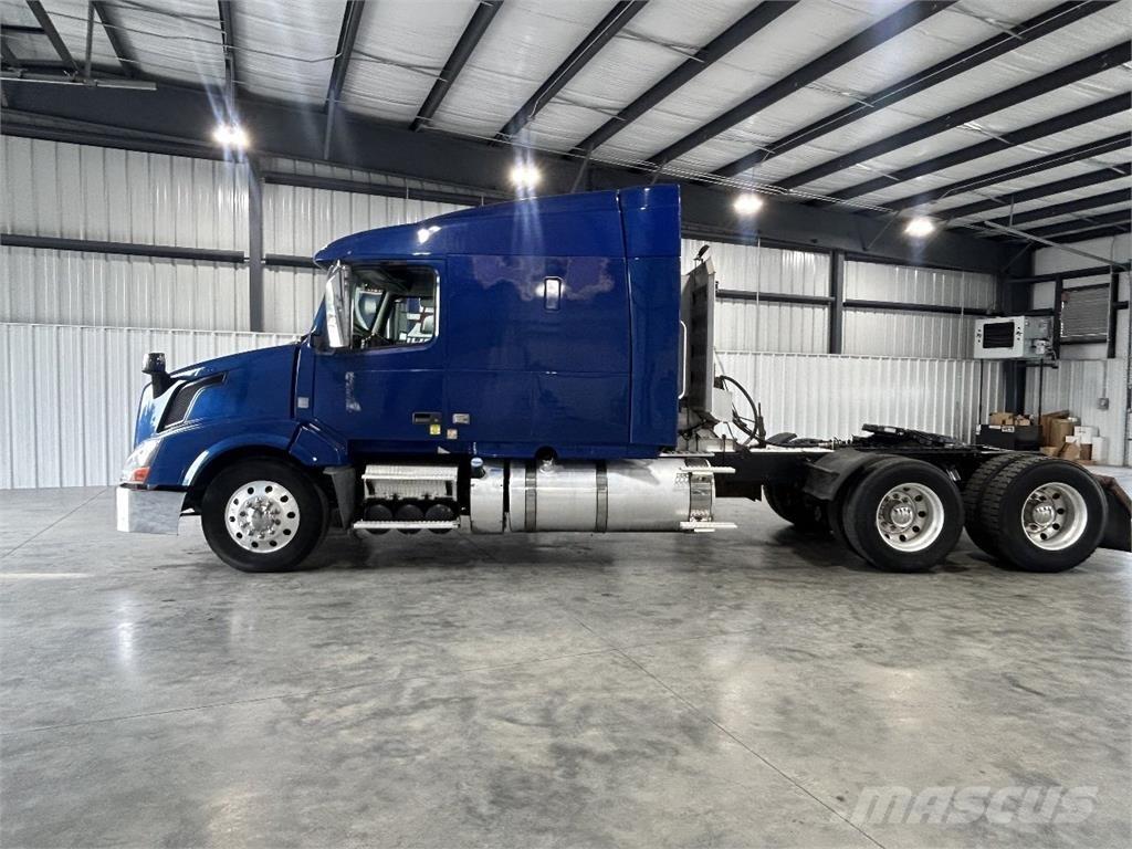 Volvo VNL630 Τράκτορες