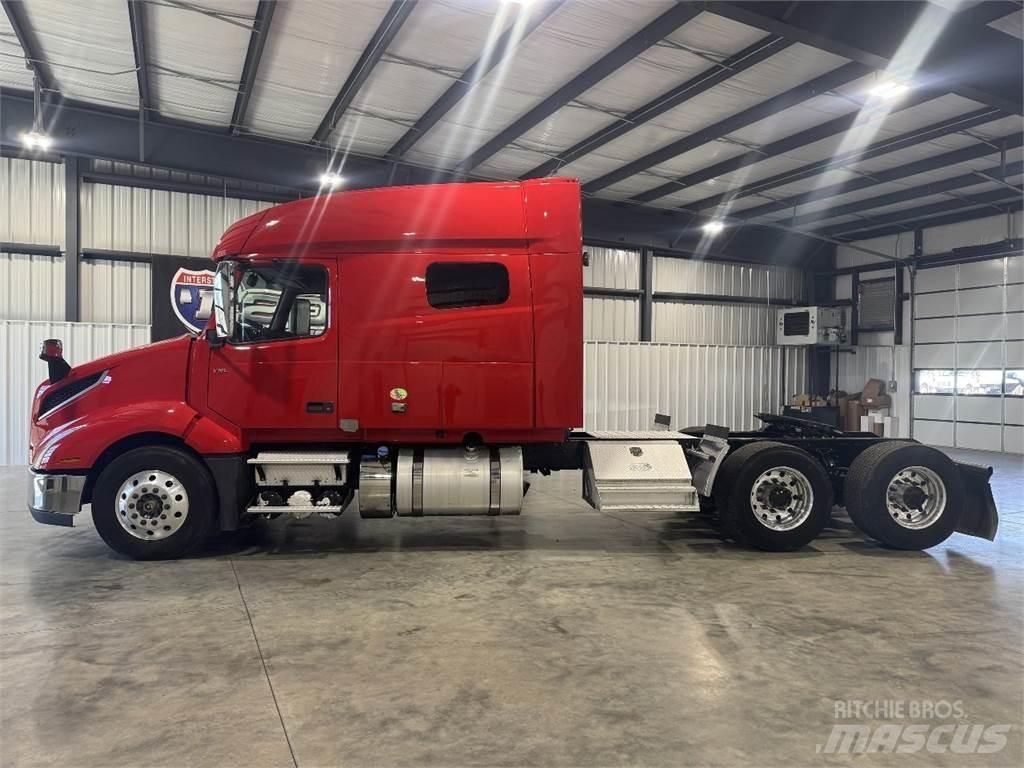 Volvo VNL64T740 Τράκτορες