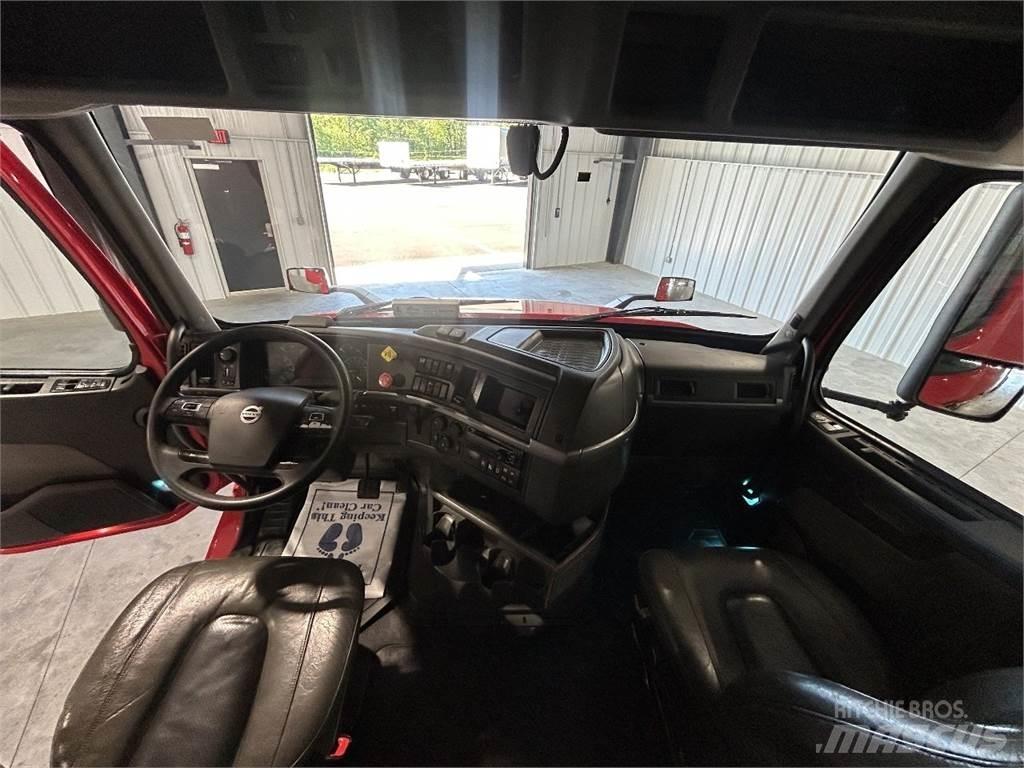 Volvo VNL64T740 Τράκτορες