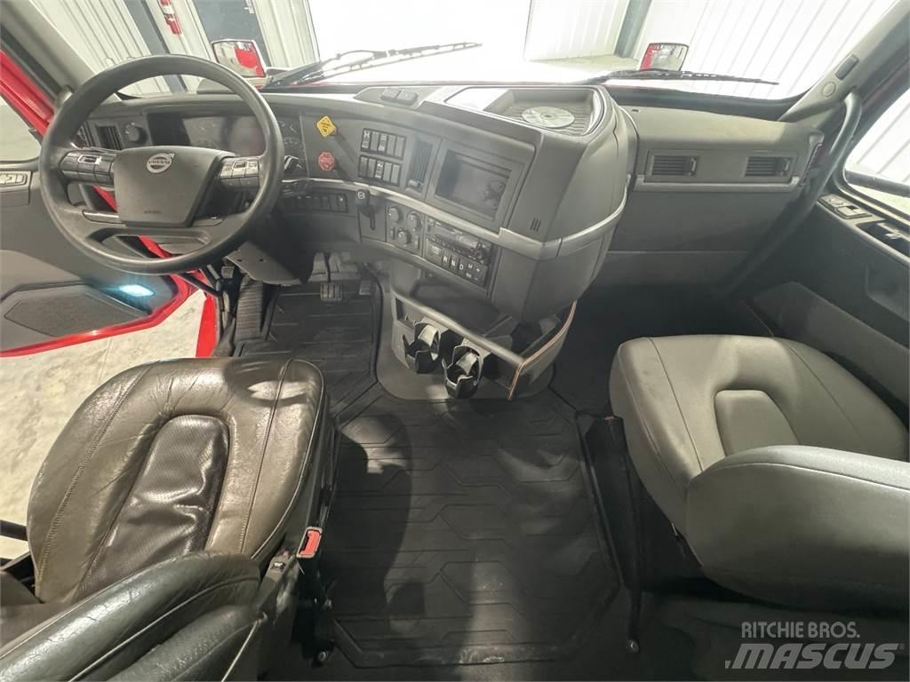 Volvo VNL64T740 Τράκτορες