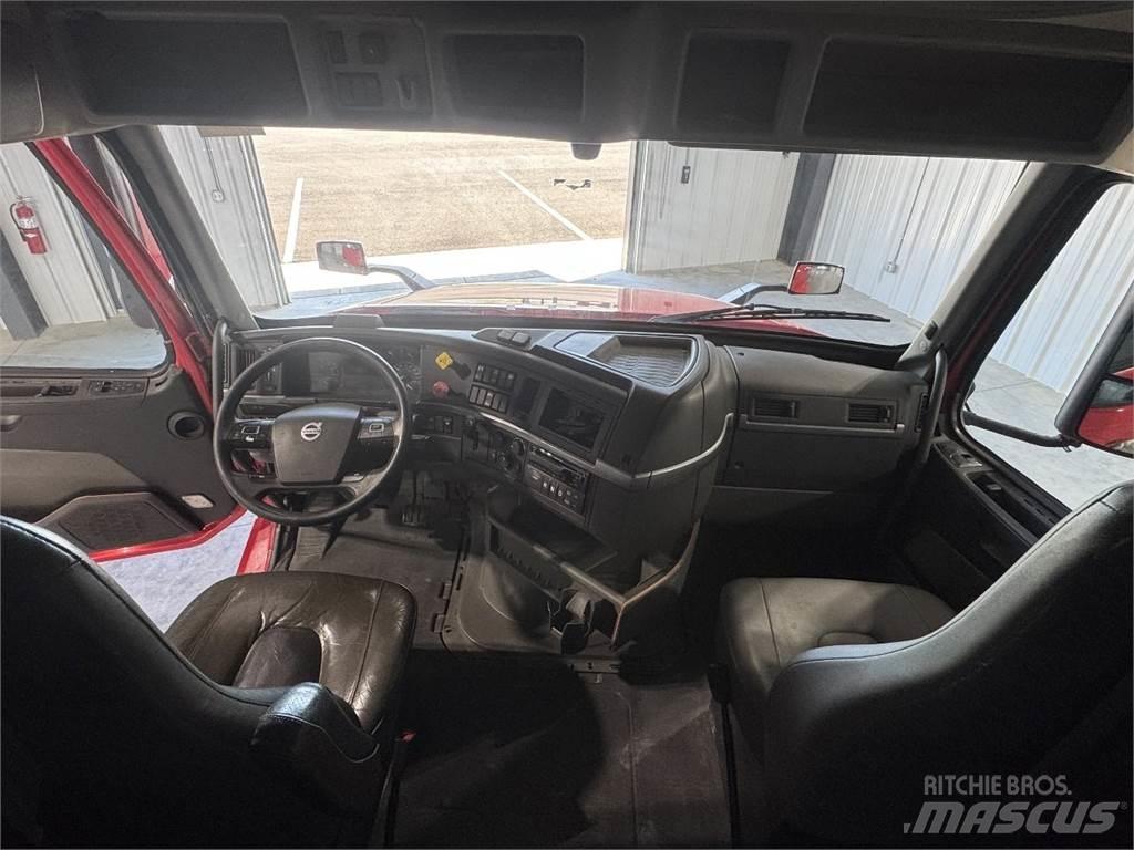 Volvo VNL64T740 Τράκτορες
