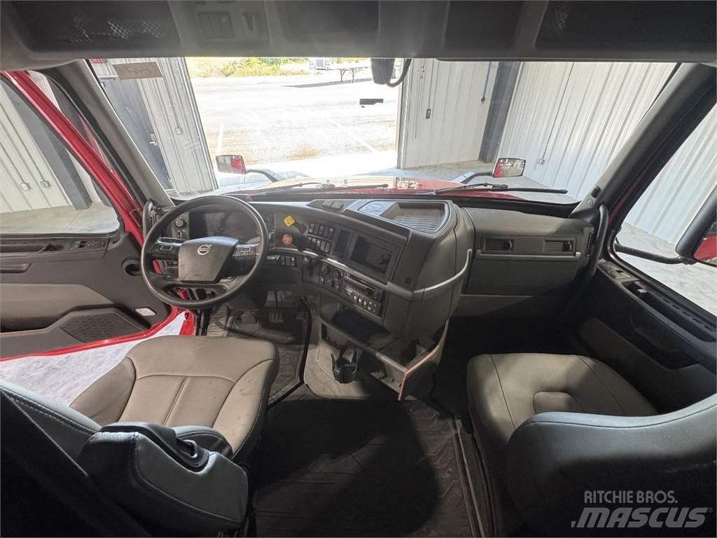 Volvo VNL64T740 Τράκτορες
