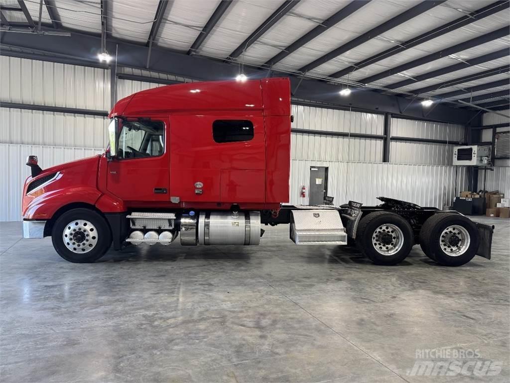 Volvo VNL64T740 Τράκτορες