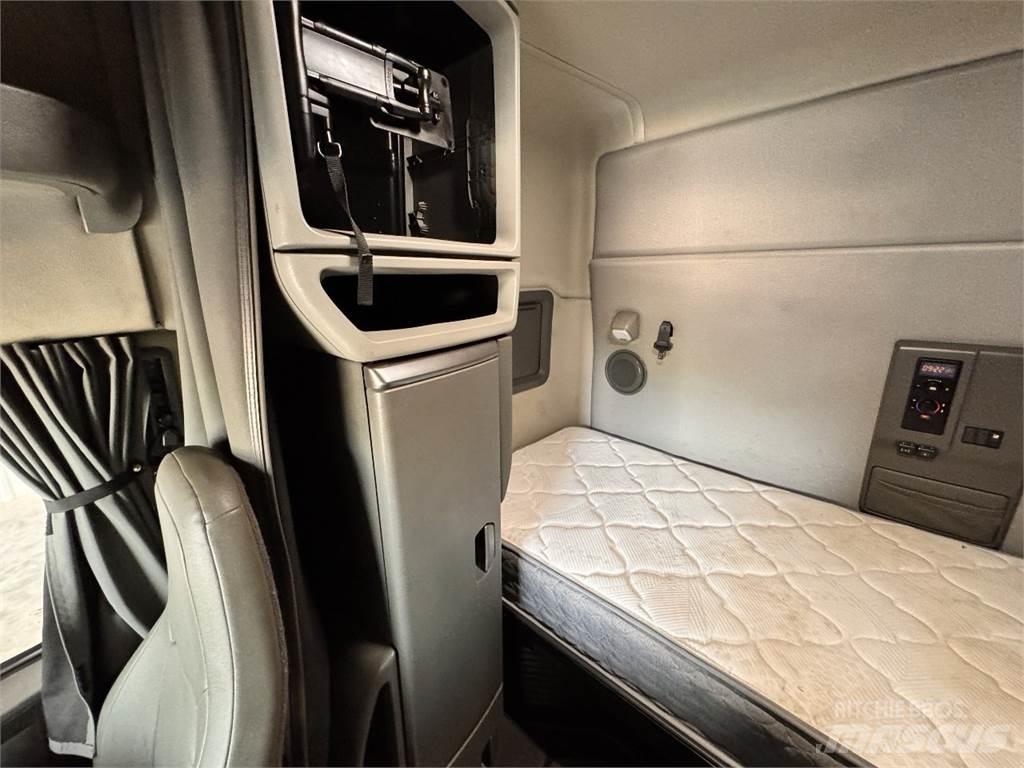 Volvo VNL64T740 Τράκτορες