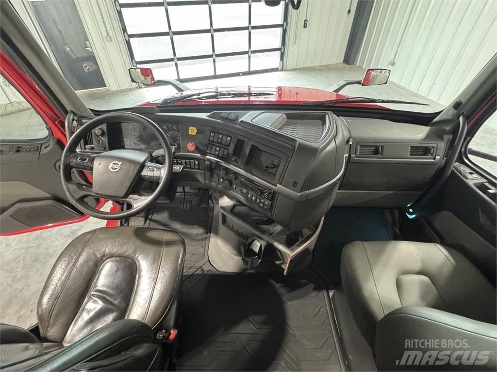 Volvo VNL64T740 Τράκτορες