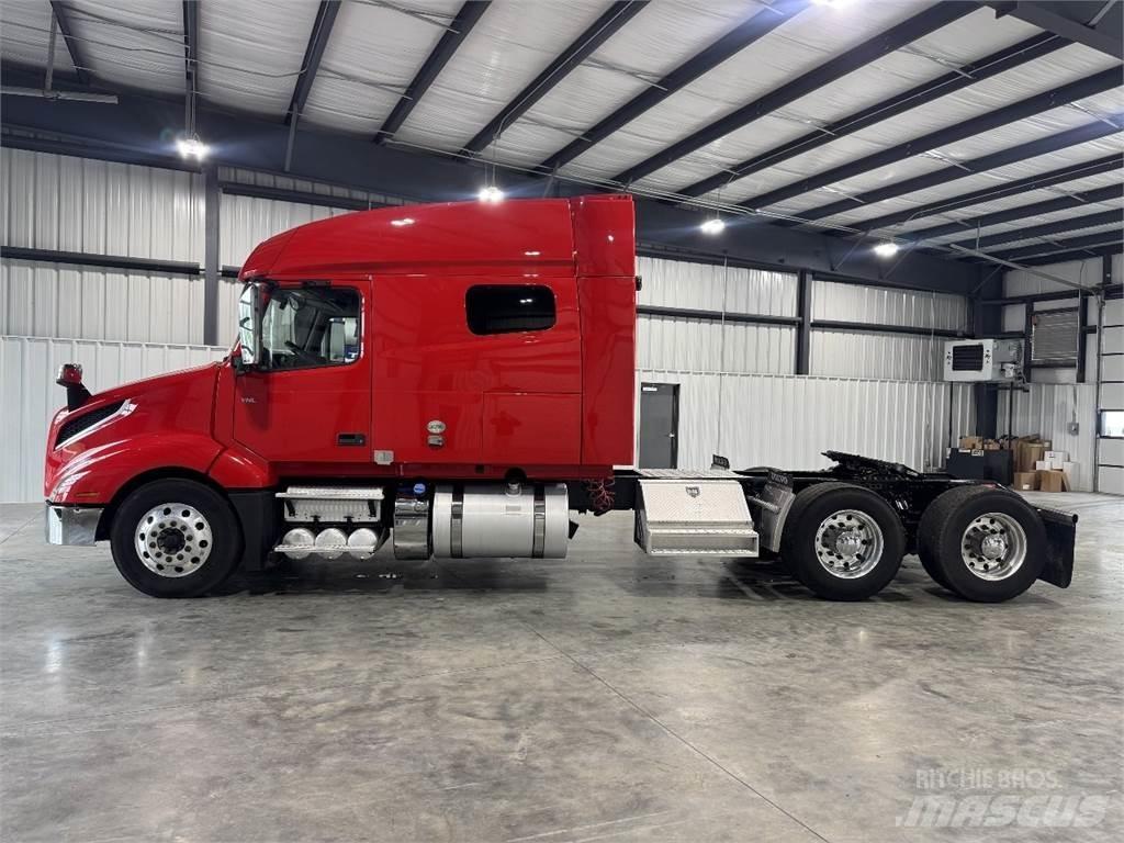 Volvo VNL64T740 Τράκτορες