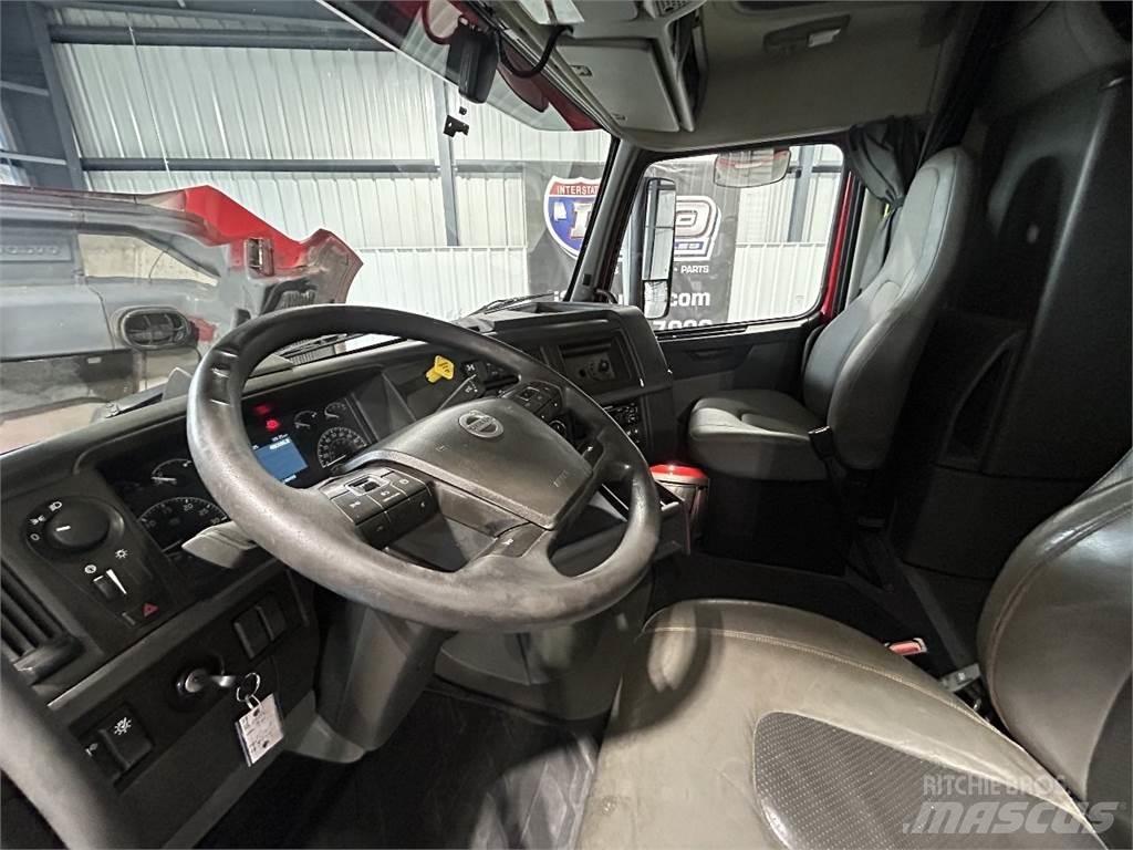 Volvo VNL64T740 Τράκτορες