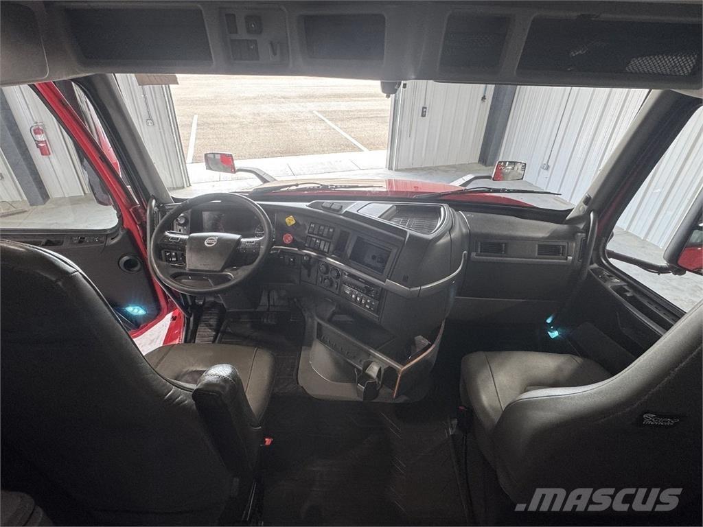 Volvo VNL64T740 Τράκτορες