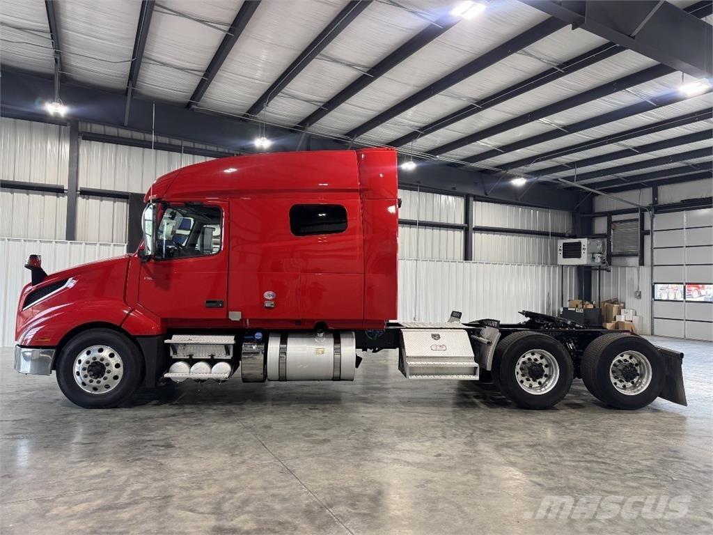 Volvo VNL64T740 Τράκτορες