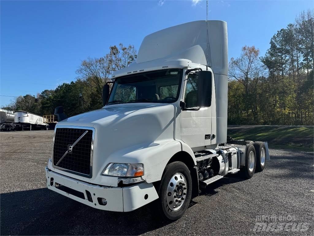 Volvo VNM64T200 Τράκτορες