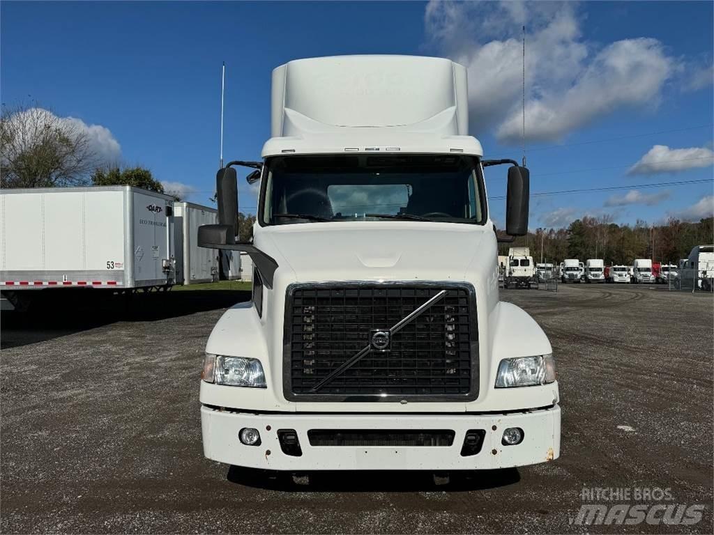 Volvo VNM64T200 Τράκτορες