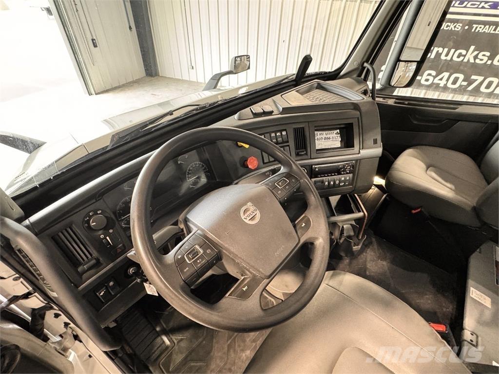 Volvo VNR64T300 Τράκτορες
