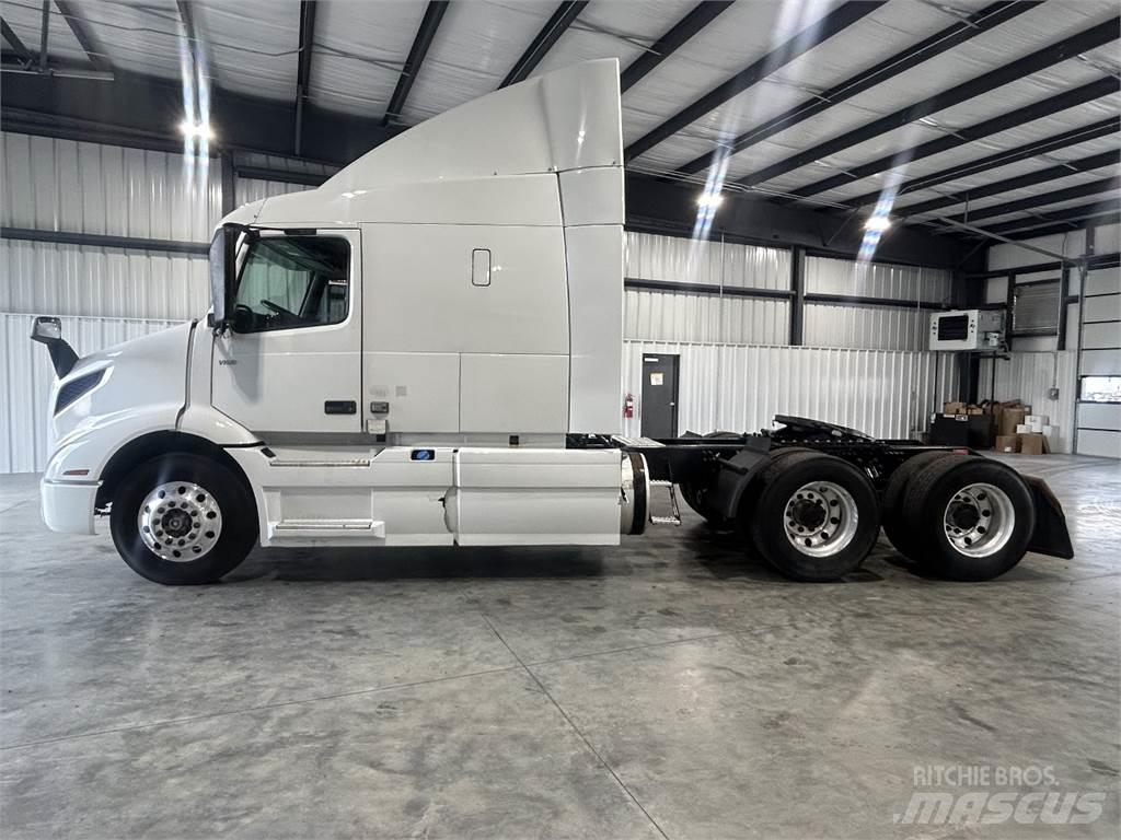 Volvo VNR64T640 Τράκτορες