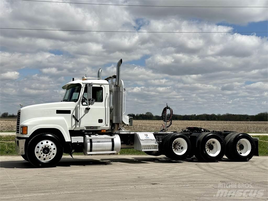 Mack CH613 Τράκτορες