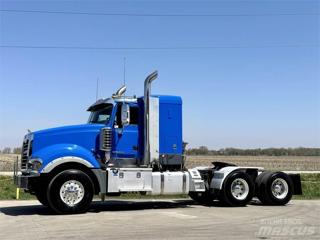 Mack Titan TD713 Τράκτορες