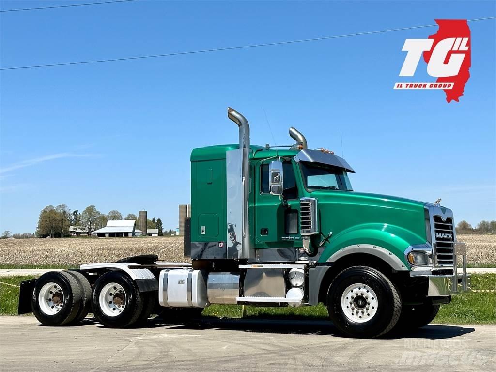 Mack Titan TD713 Τράκτορες