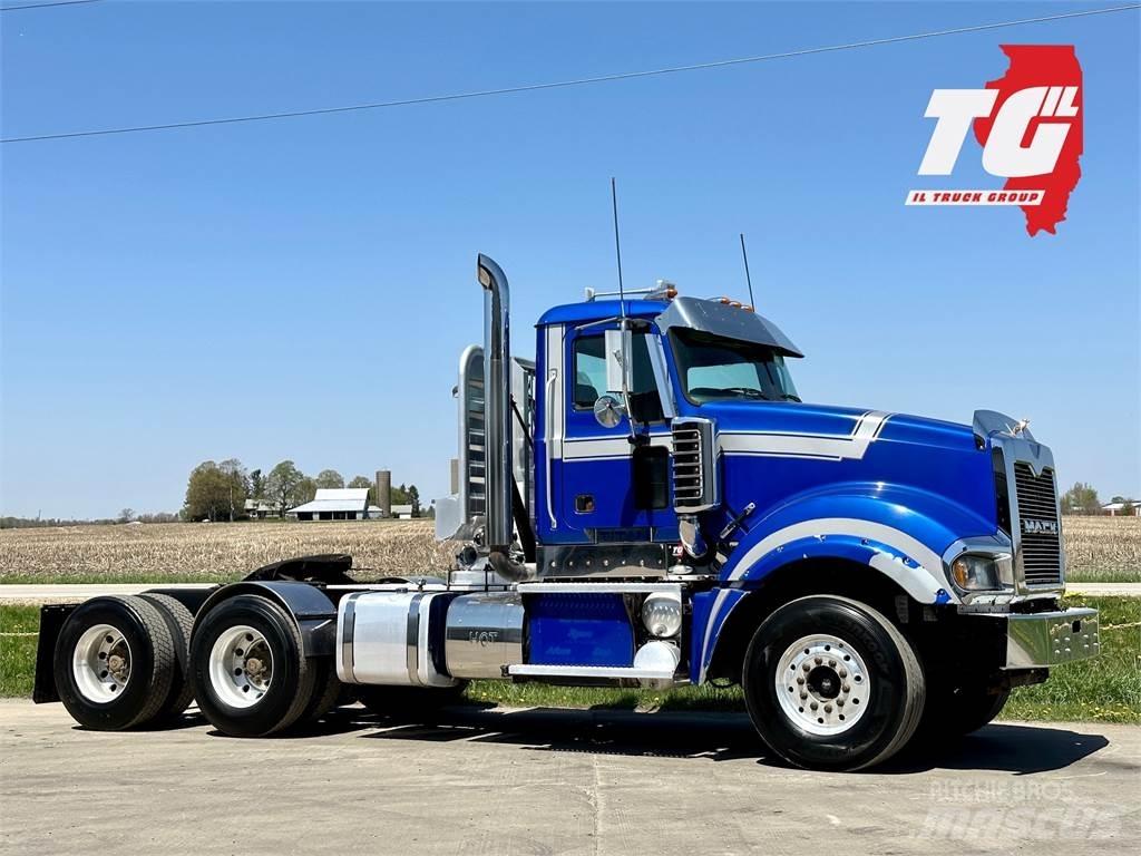 Mack Titan TD713 Τράκτορες