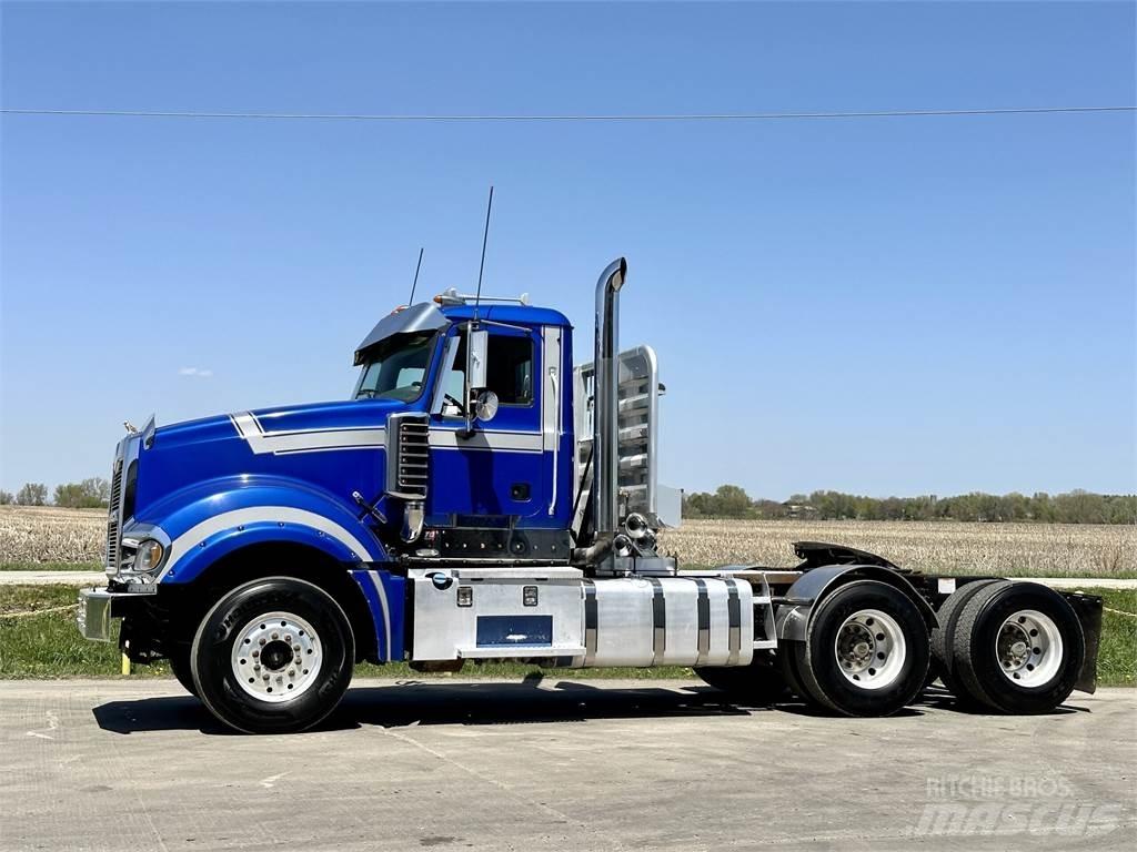 Mack Titan TD713 Τράκτορες
