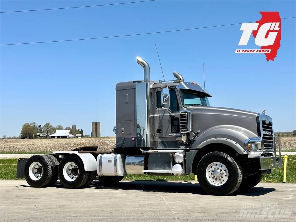 Mack Titan TD713 Τράκτορες