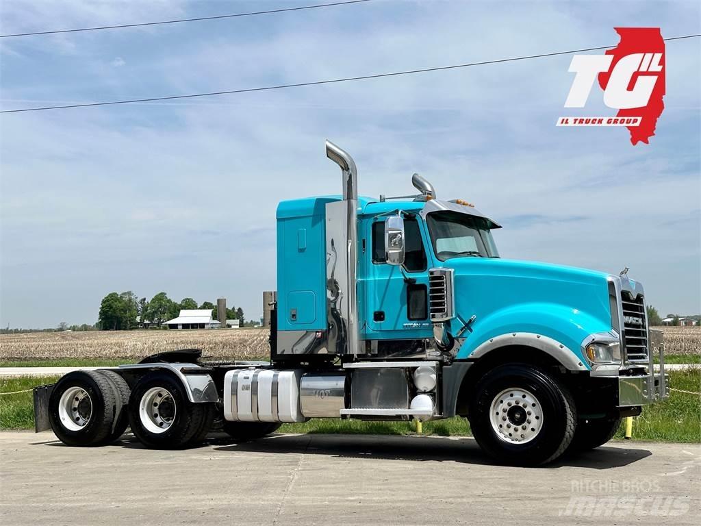 Mack Titan TD713 Τράκτορες