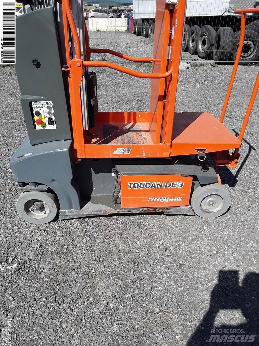 JLG Toucan duo Ανυψωτήρες με κατακόρυφους πυλώνες