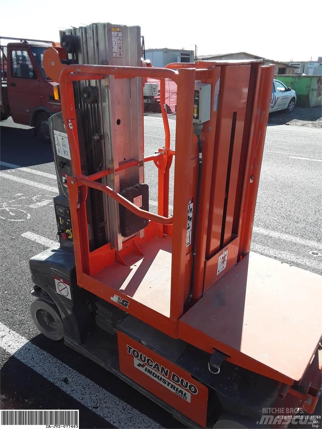 JLG Toucan duo Ανυψωτήρες με κατακόρυφους πυλώνες