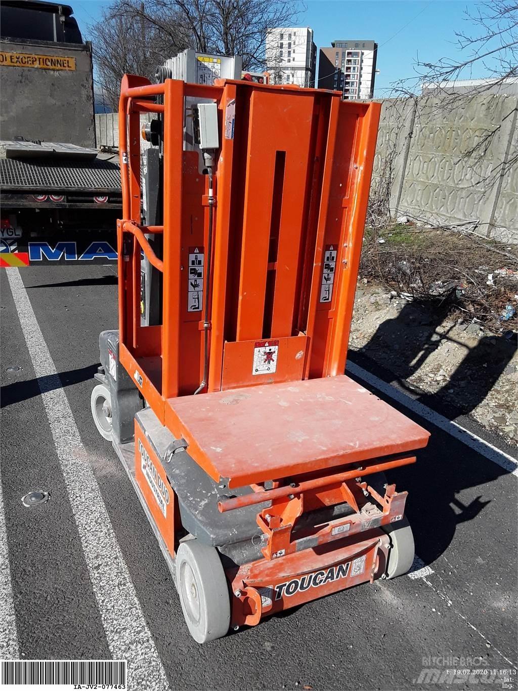 JLG Toucan duo Ανυψωτήρες με κατακόρυφους πυλώνες