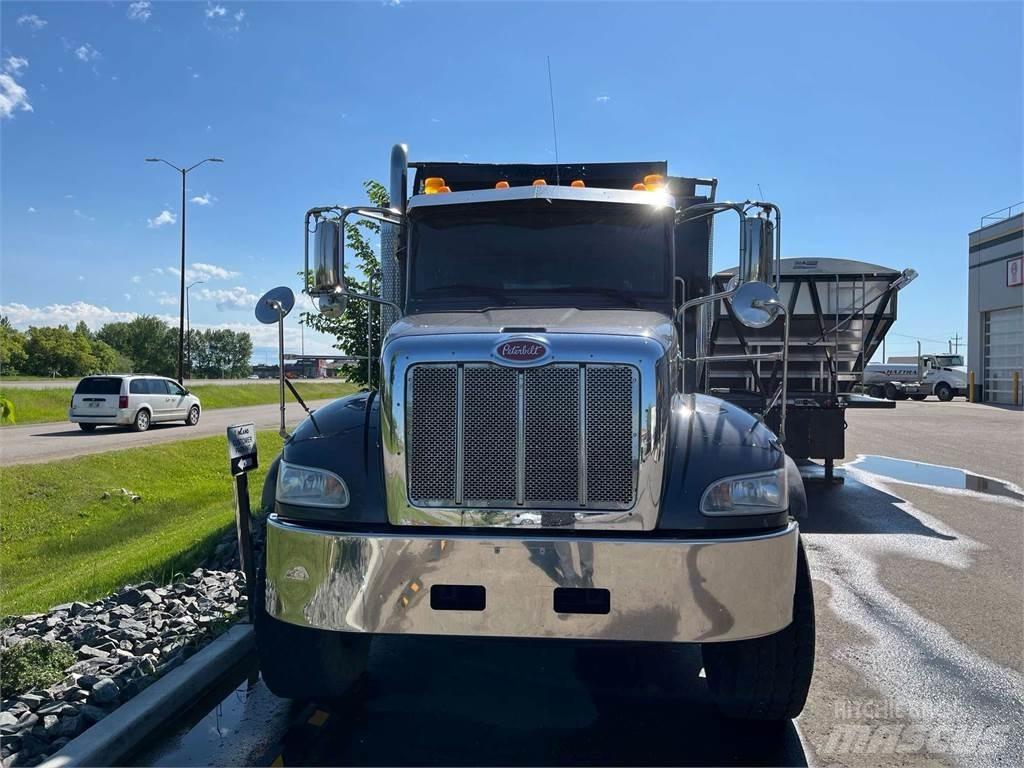 Peterbilt 348 Φορτηγά Ανατροπή