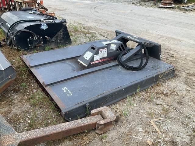 Bradco 15330 Χορτοκοπτικά με καθιστό χειριστή