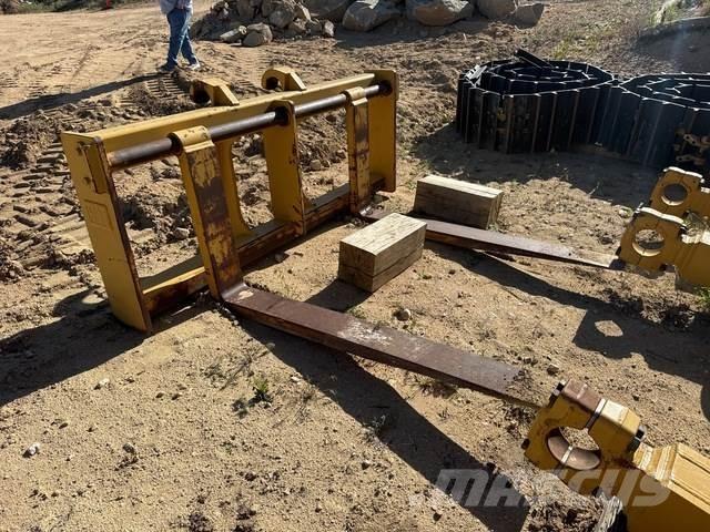 CAT  Δικράνες