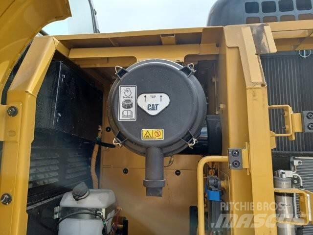 CAT 323D3 Εκσκαφείς με ερπύστριες