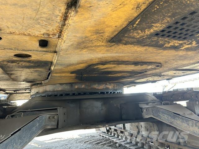 CAT 390D L Εκσκαφείς με ερπύστριες