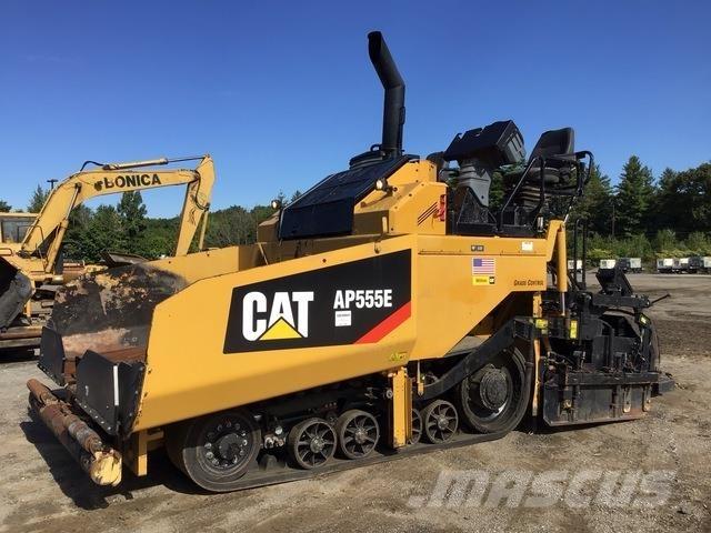 CAT AP555E Επίστρωση ασφάλτου