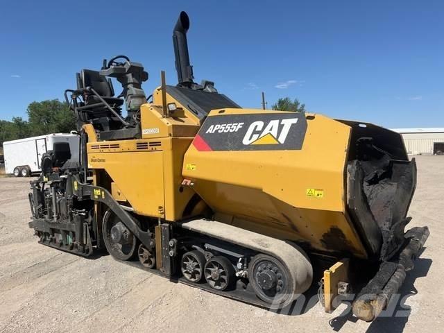 CAT AP555F Επίστρωση ασφάλτου