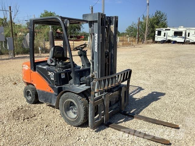 Doosan D30S-7 Περονοφόρα ανυψωτικά κλαρκ - άλλα