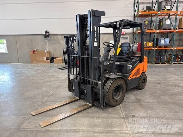 Doosan G25N-7 Κατασκευές - Άλλα
