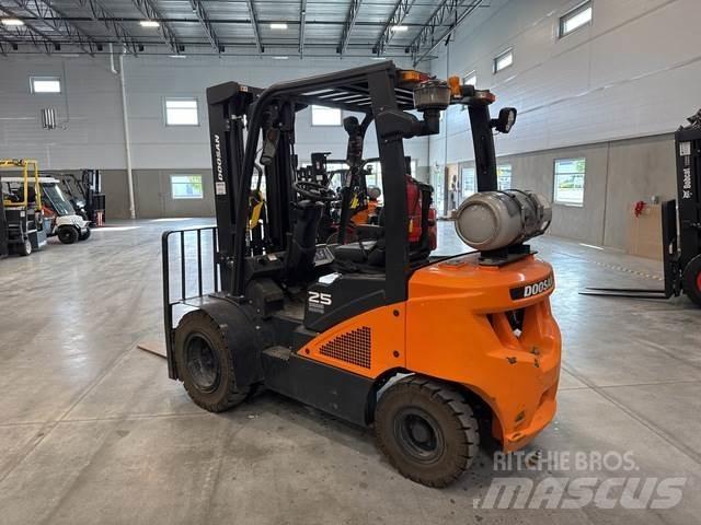 Doosan G25N-7 Κατασκευές - Άλλα