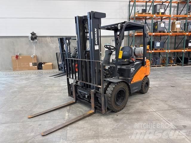Doosan G25N-7 Κατασκευές - Άλλα