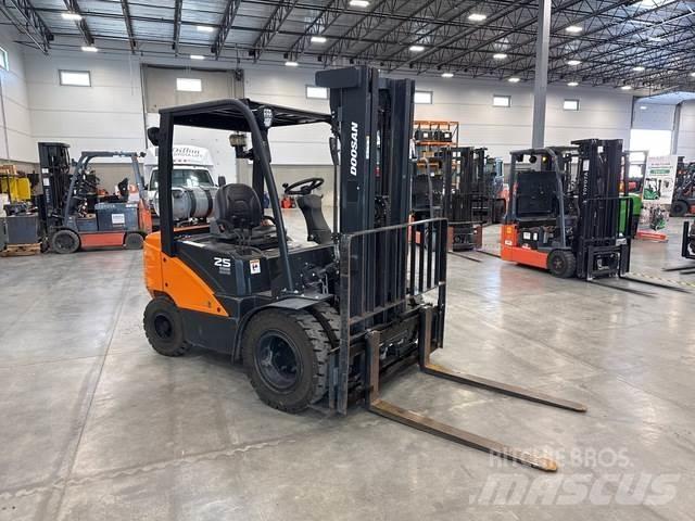 Doosan G25N-7 Κατασκευές - Άλλα