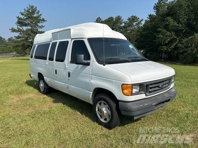 Ford E-350 Αυτοκίνητα