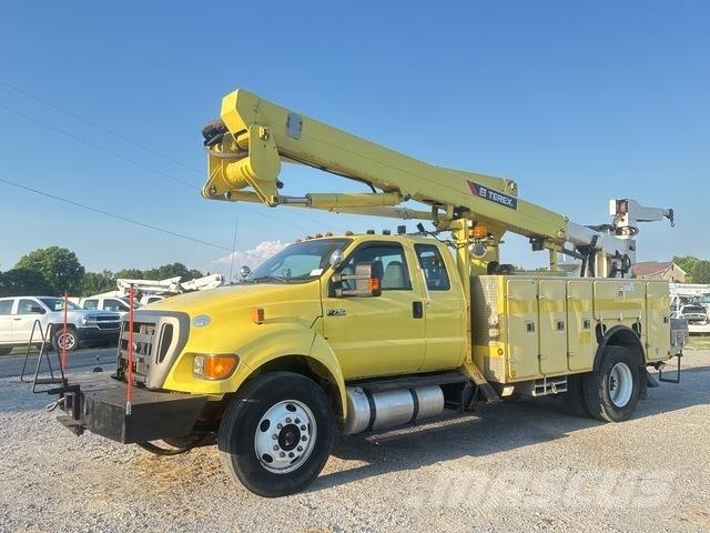 Ford F-750 Εναέριες πλατφόρμες τοποθετημένες σε φορτηγό