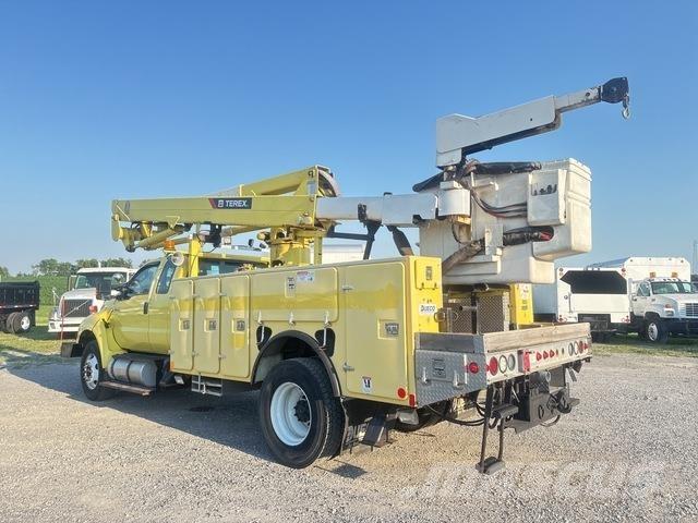 Ford F-750 Εναέριες πλατφόρμες τοποθετημένες σε φορτηγό