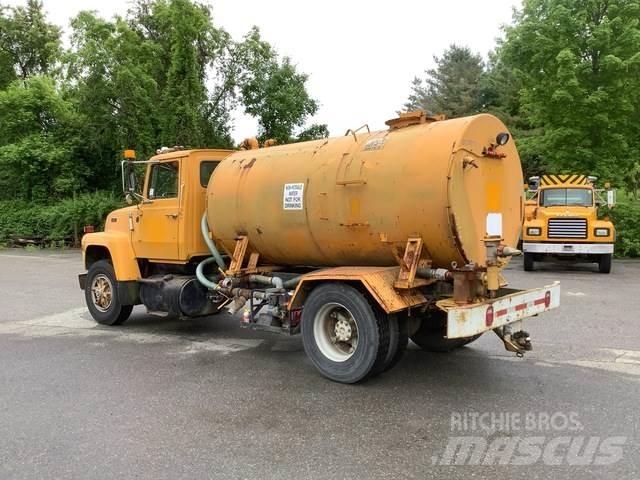 Ford L8000 Βυτία νερού