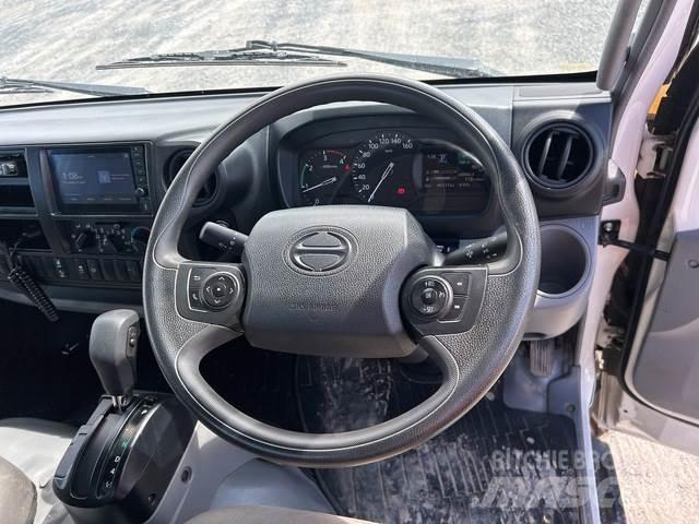 Hino 300 Φορτηγά Kαρότσα με ανοιγόμενα πλαϊνά